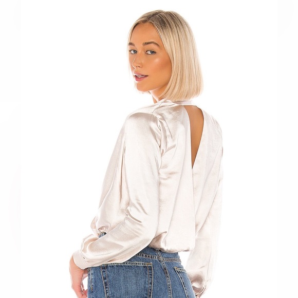 Lovers & Friends Whisper Top - Picture 2 of 5